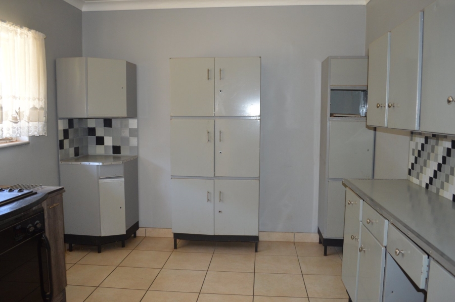 4 Bedroom Property for Sale in Roosheuwel North West